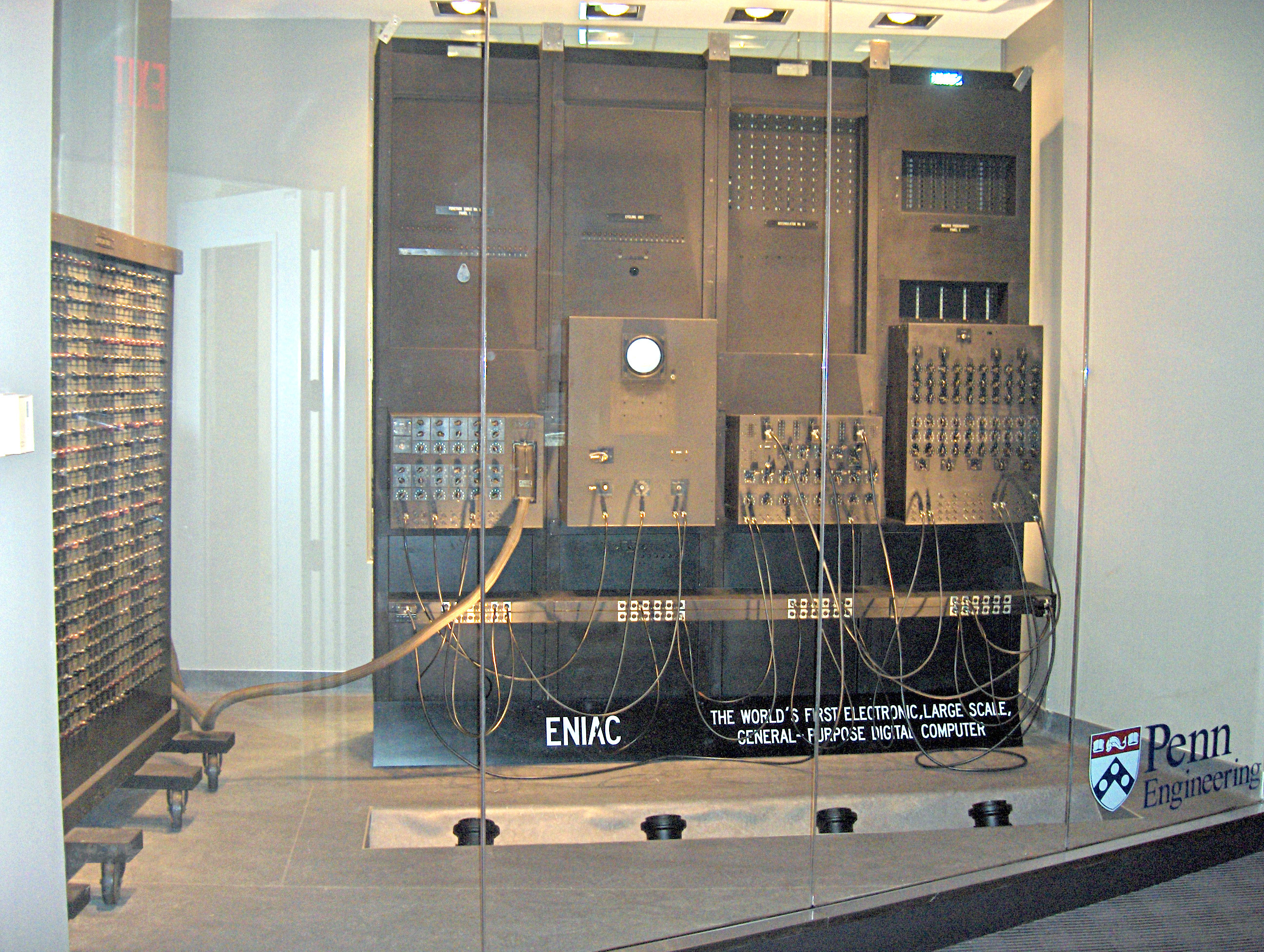 ENIAC 电子计算机(照片)